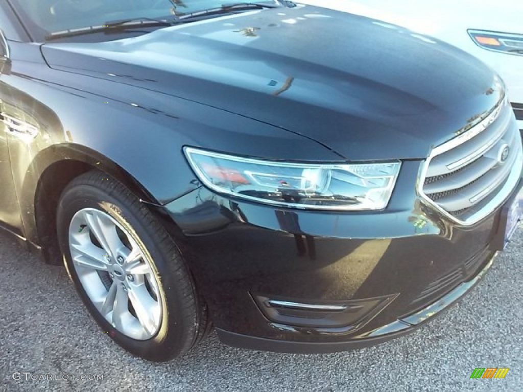 2015 Taurus SEL - Tuxedo Black Metallic / Charcoal Black photo #2