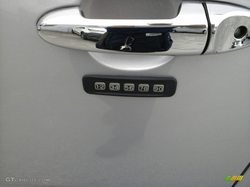 2012 Escape XLT 4WD - Ingot Silver Metallic / Charcoal Black photo #18
