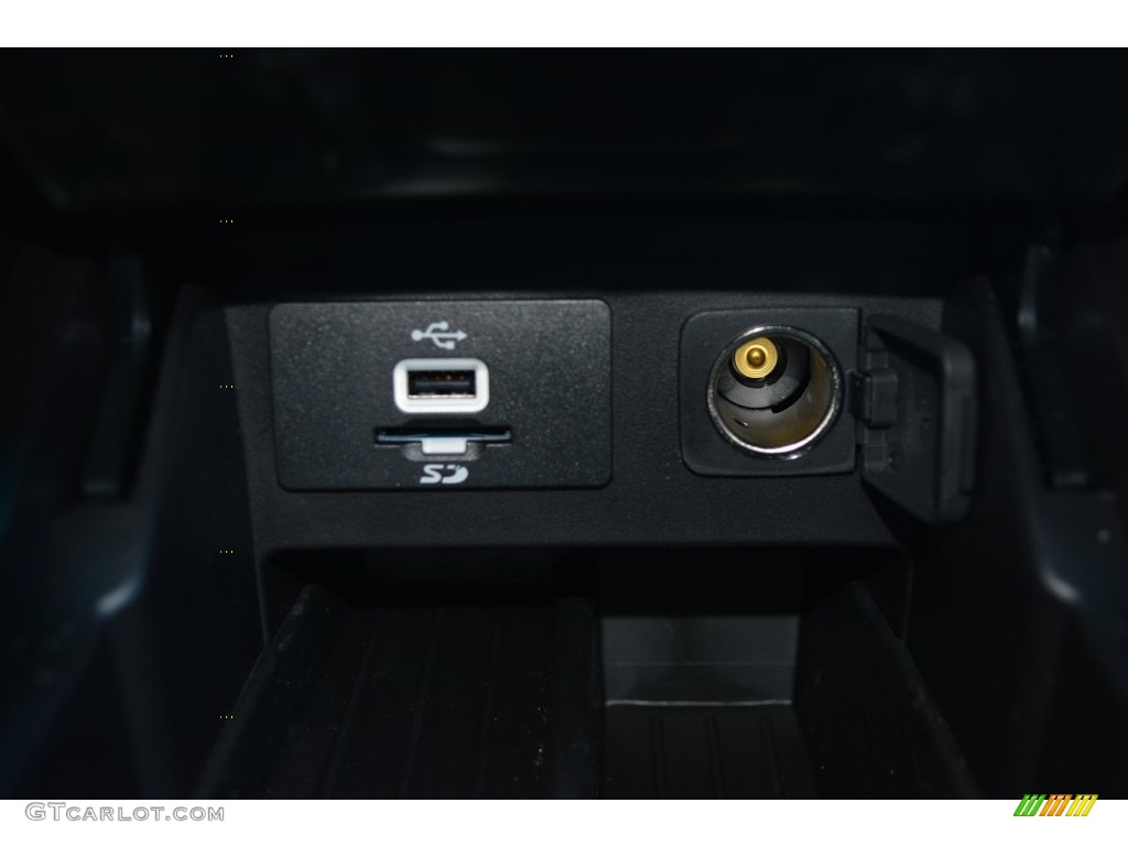 2016 Explorer XLT - Shadow Black / Medium Light Camel photo #14