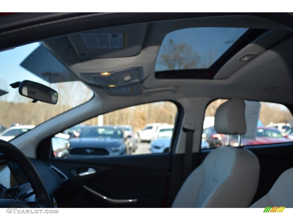 2016 Focus Titanium Hatch - Ruby Red / Medium Soft Ceramic photo #7