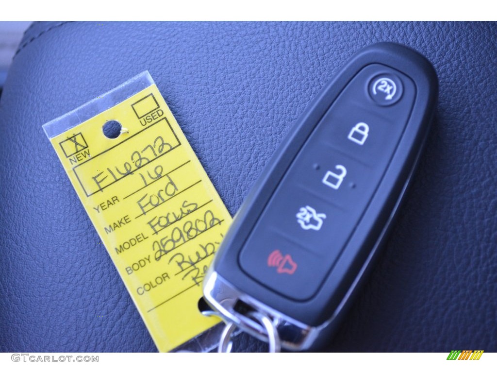 2016 Ford Focus Titanium Hatch Keys Photo #110448298