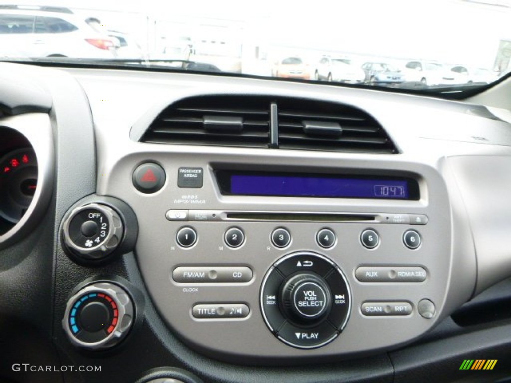 2010 Honda Fit Sport Controls Photo #110450764