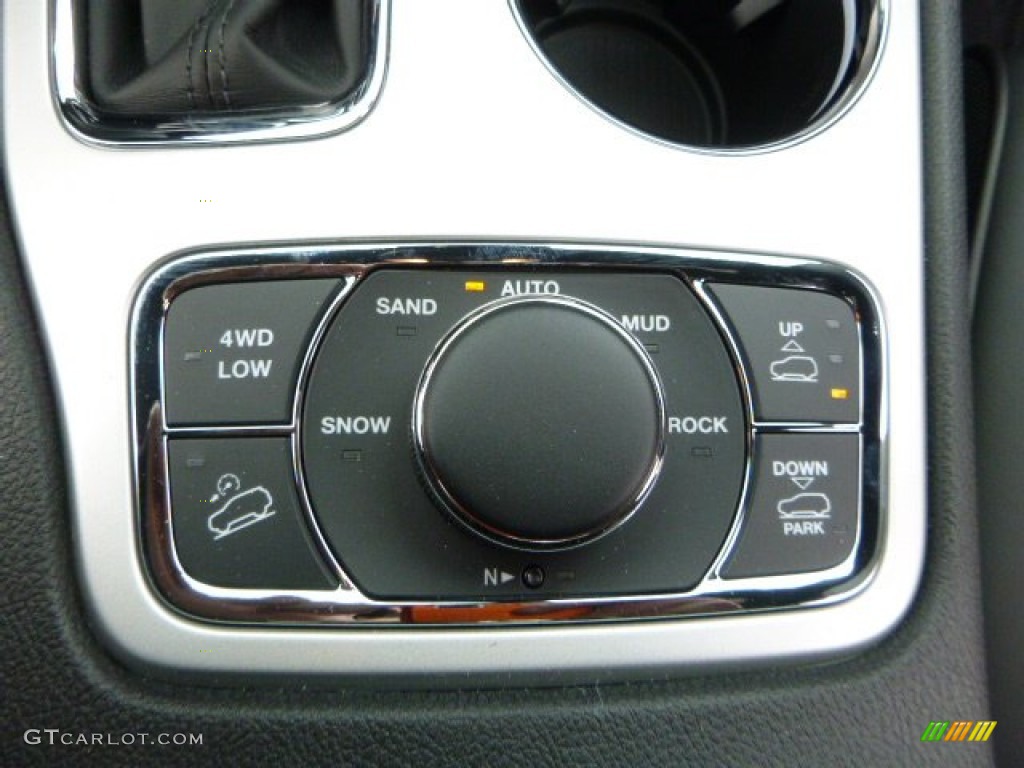 2016 Jeep Grand Cherokee Overland Controls Photo #110452927