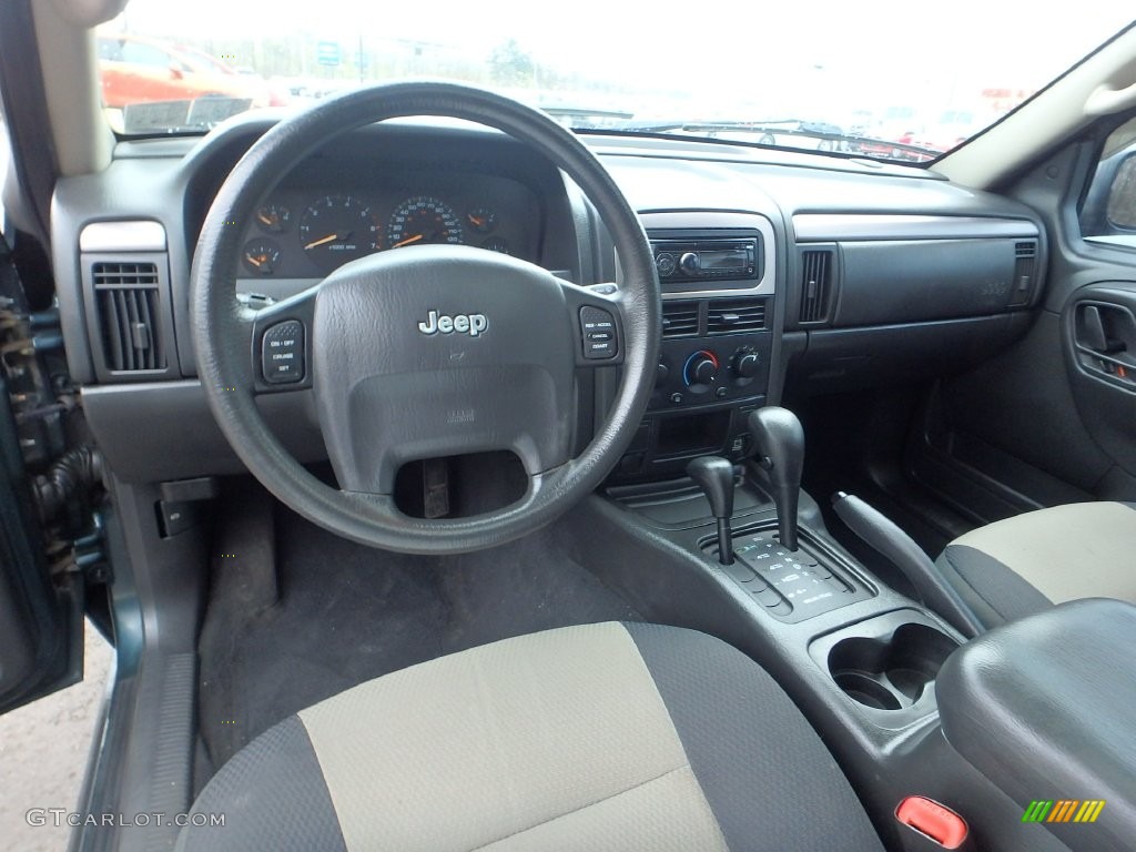 2004 Grand Cherokee Laredo 4x4 - Onyx Green Pearl / Sandstone photo #10