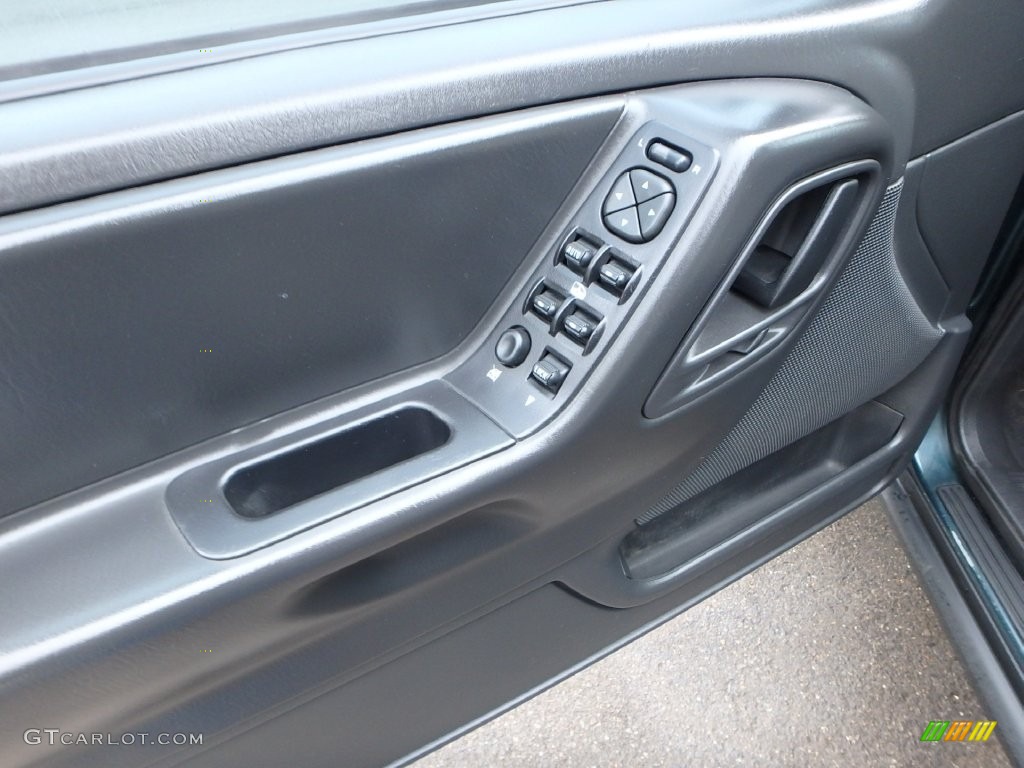 2004 Grand Cherokee Laredo 4x4 - Onyx Green Pearl / Sandstone photo #11