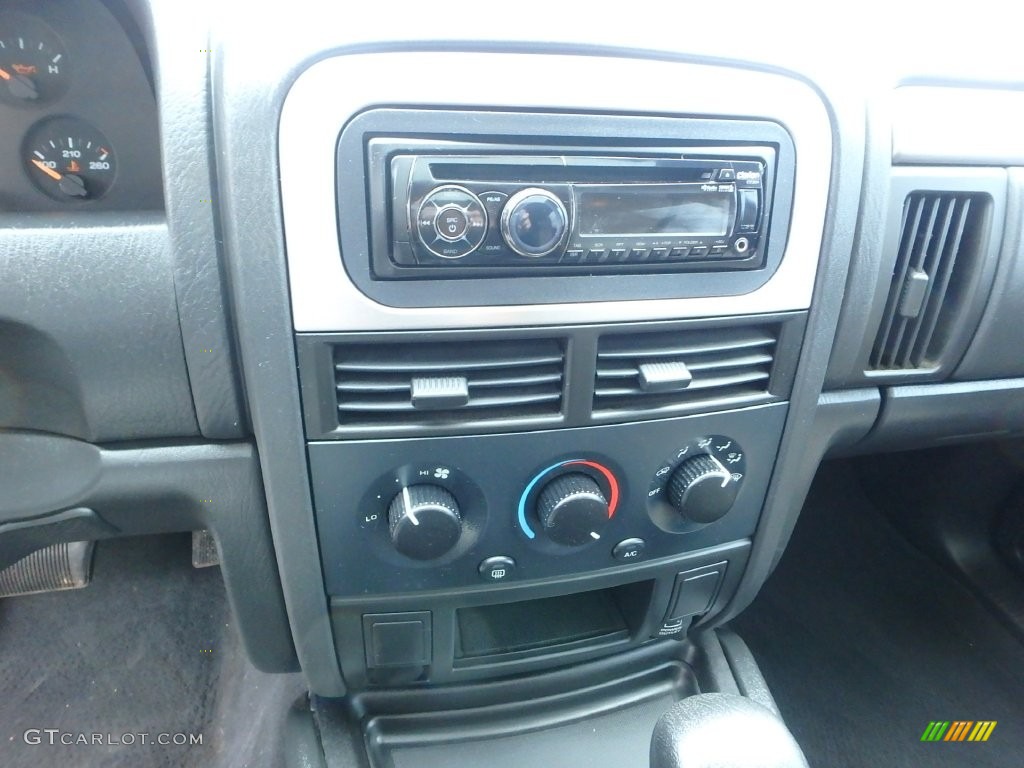 2004 Grand Cherokee Laredo 4x4 - Onyx Green Pearl / Sandstone photo #13