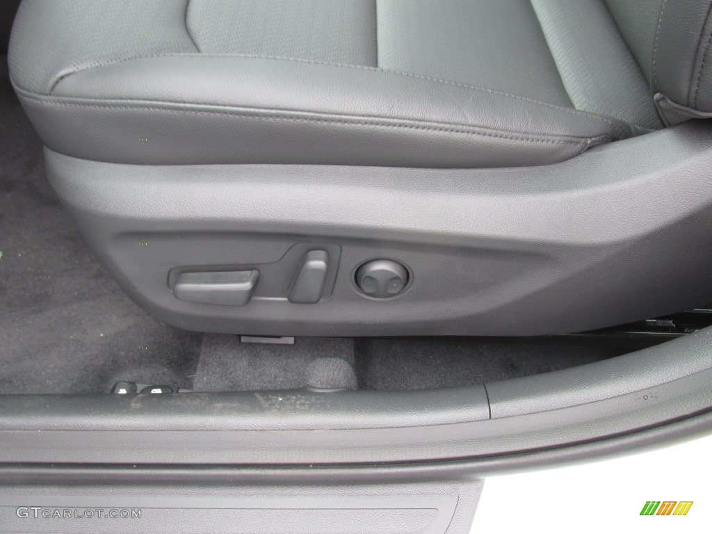 2017 Elantra Limited - White / Black photo #23