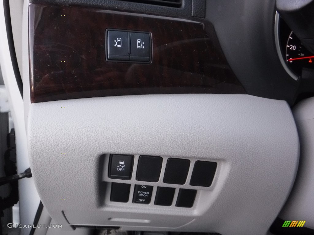 2011 Quest 3.5 SV - Pearl White / Gray photo #13