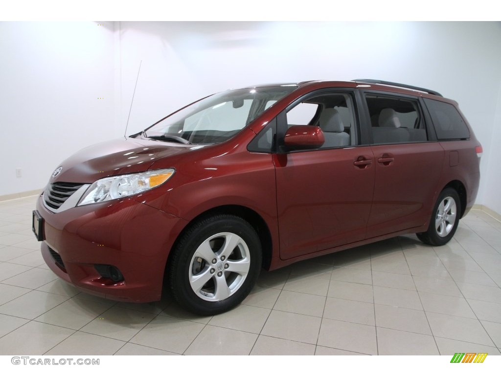 2014 Sienna LE - Salsa Red Pearl / Light Gray photo #3