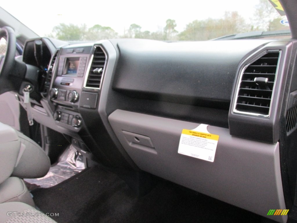 2016 F150 XLT SuperCrew - Blue Jeans / Medium Earth Gray photo #17