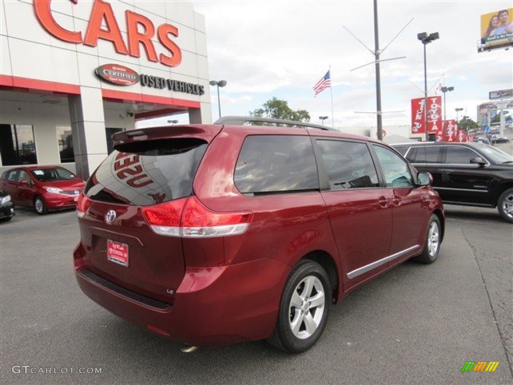 2014 Sienna LE - Salsa Red Pearl / Light Gray photo #8