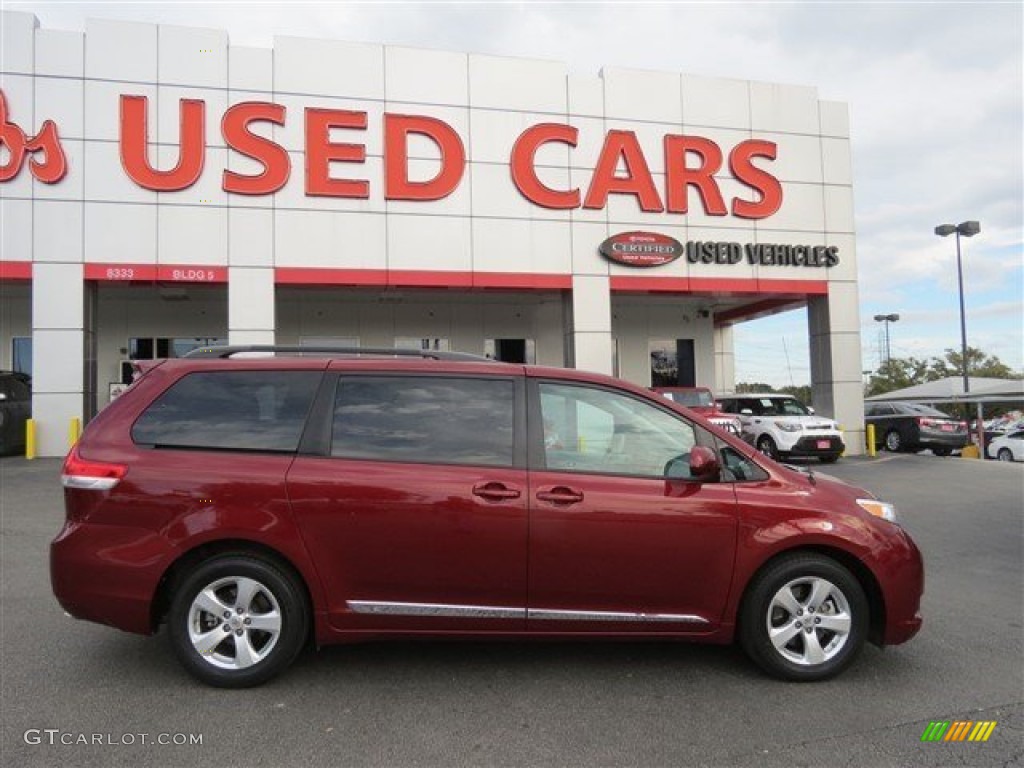 2014 Sienna LE - Salsa Red Pearl / Light Gray photo #9