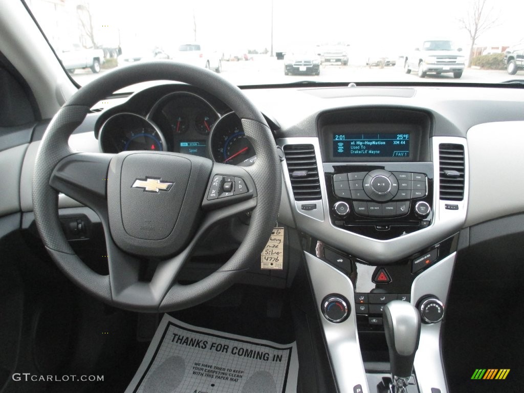 2016 Cruze Limited LS - Silver Ice Metallic / Jet Black/Medium Titanium photo #10