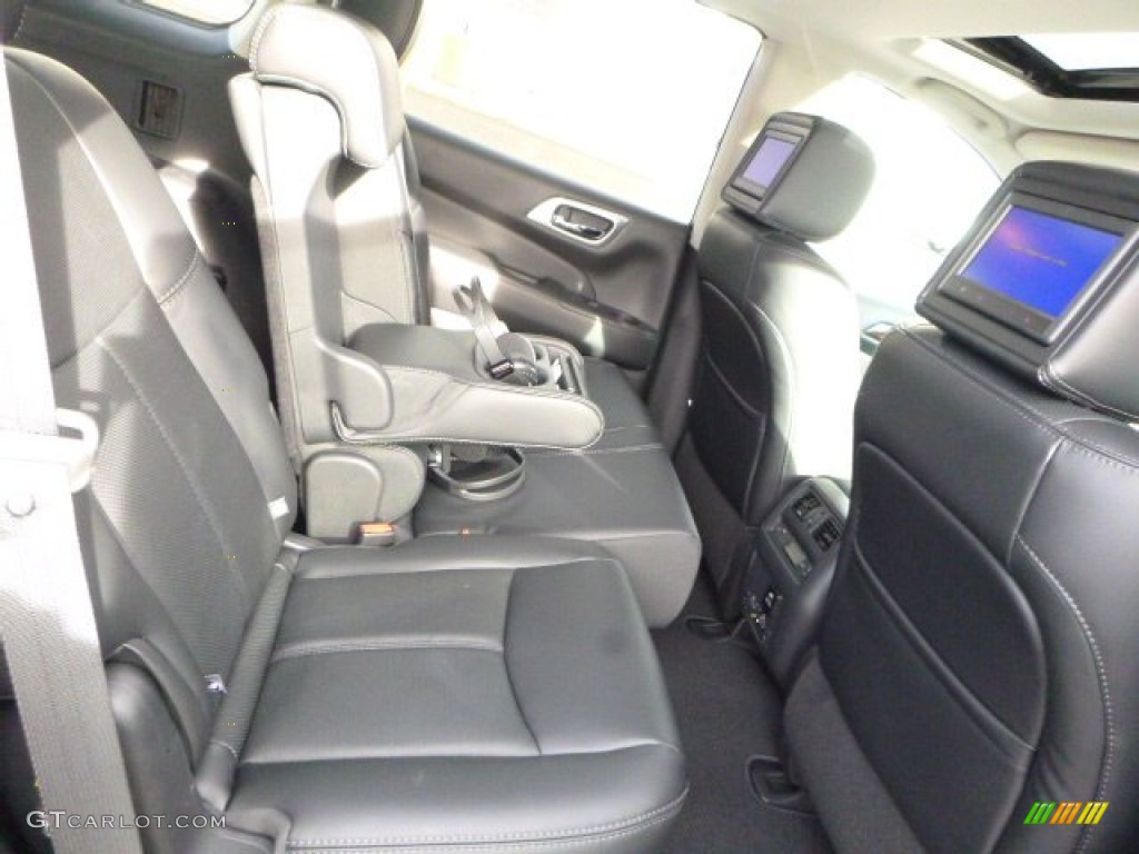 Charcoal Interior 2016 Nissan Pathfinder Platinum 4x4 Photo #110554972