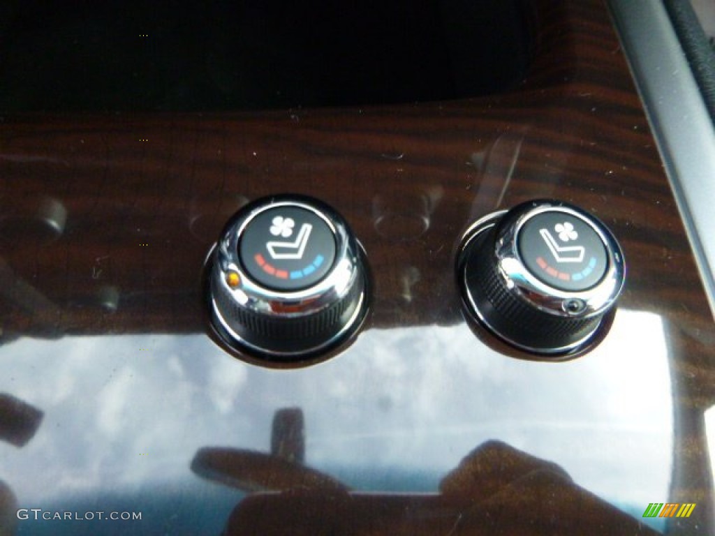 2016 Nissan Pathfinder Platinum 4x4 Controls Photos