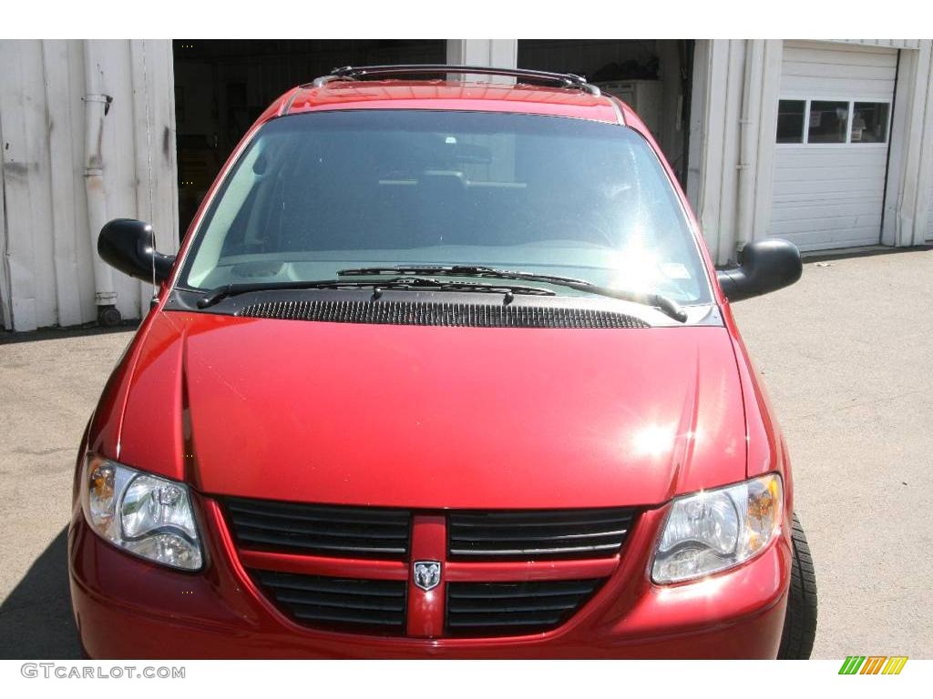 2006 Grand Caravan SXT - Inferno Red Crystal Pearl / Medium Slate Gray photo #2