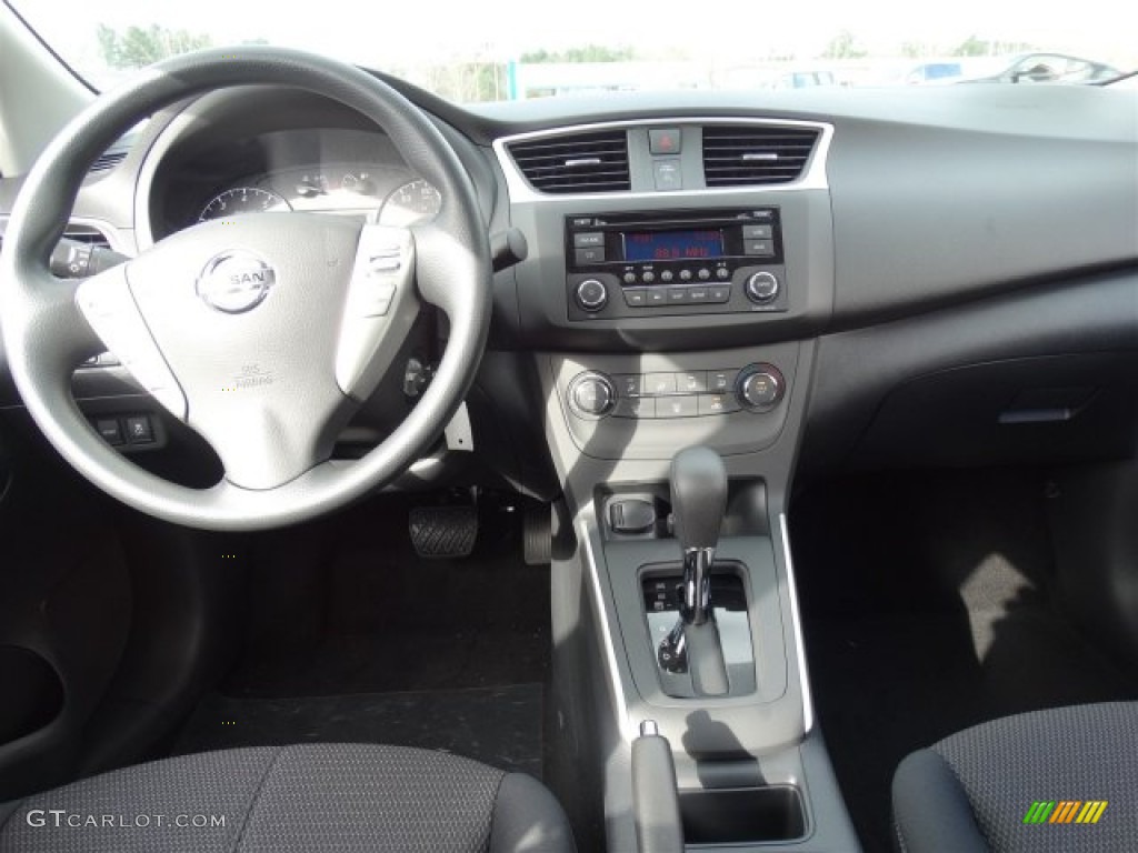 2016 Nissan Sentra S Dashboard Photos