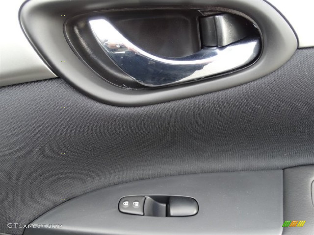 2016 Nissan Sentra S Controls Photos