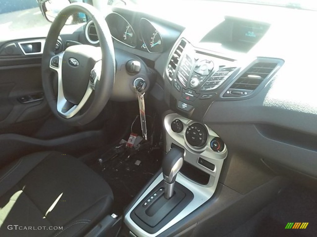 2016 Fiesta SE Sedan - Blue Candy Metallic / Charcoal Black photo #18