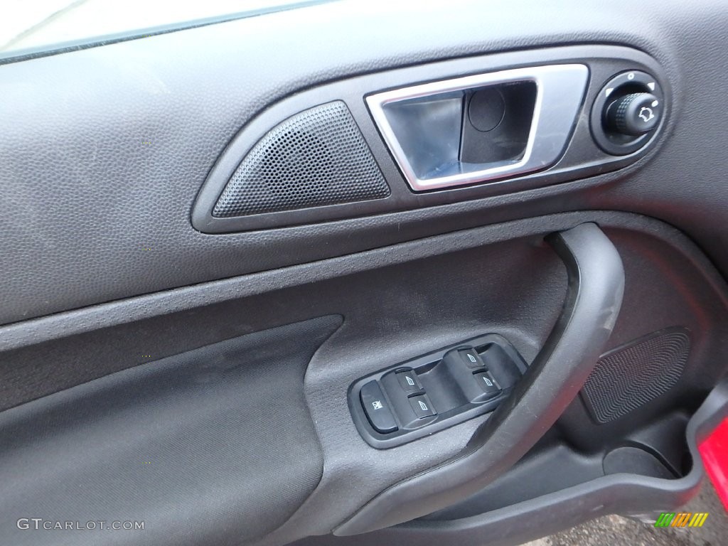 2015 Fiesta SE Hatchback - Race Red / Charcoal Black photo #18
