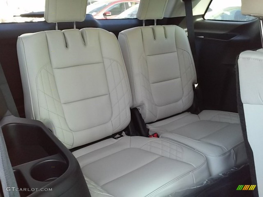 2016 Explorer Platinum 4WD - Ruby Red Metallic Tri-Coat / Platinum Medium Soft Ceramic Nirvana Leather photo #16
