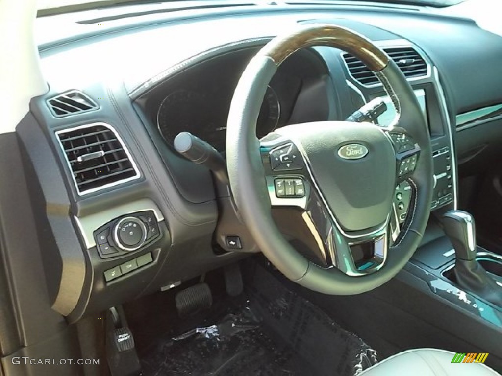 2016 Explorer Platinum 4WD - Ruby Red Metallic Tri-Coat / Platinum Medium Soft Ceramic Nirvana Leather photo #30