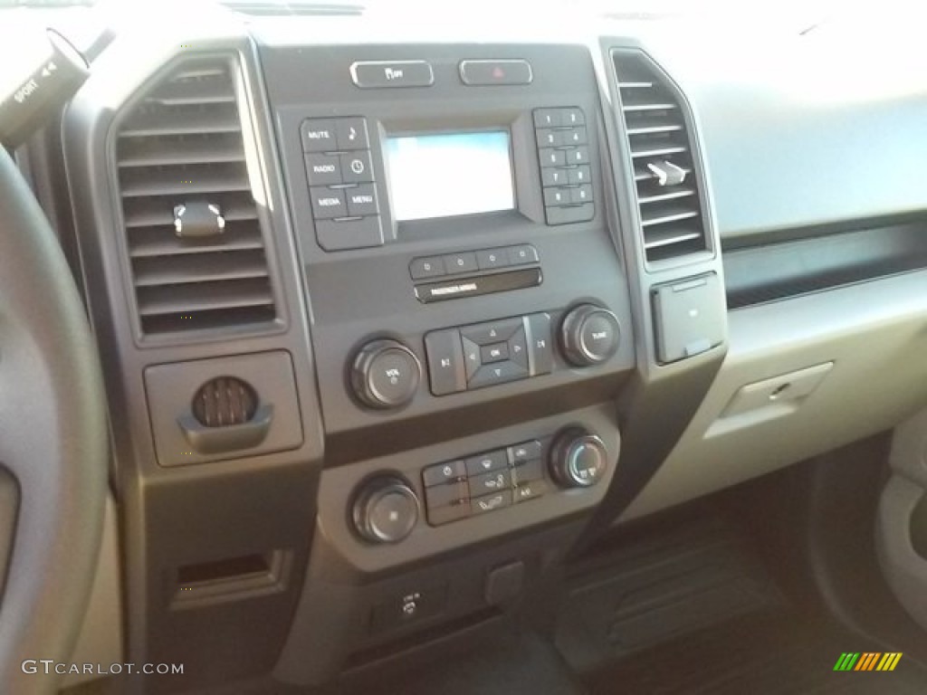 2016 F150 XL Regular Cab - Oxford White / Medium Earth Gray photo #18