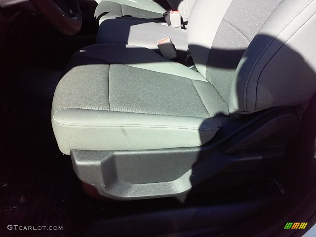 2016 F150 XL Regular Cab - Oxford White / Medium Earth Gray photo #19