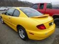 2003 Flame Yellow Pontiac Sunfire   photo #3