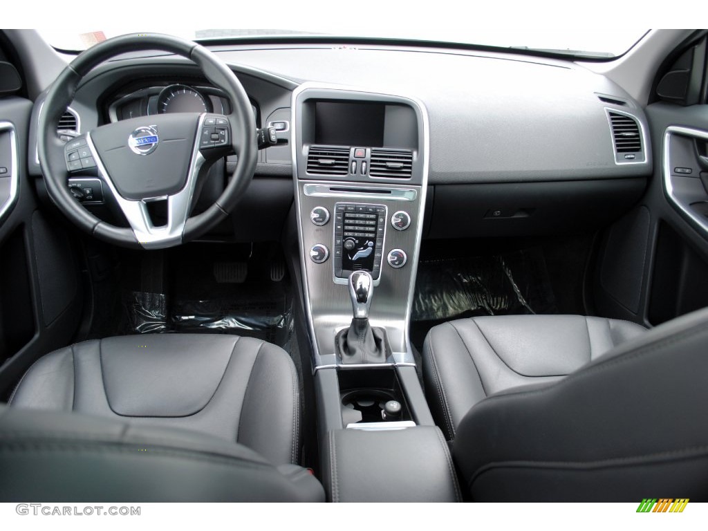 2016 Volvo XC60 T5 Drive-E Off-Black Dashboard Photo #110612077