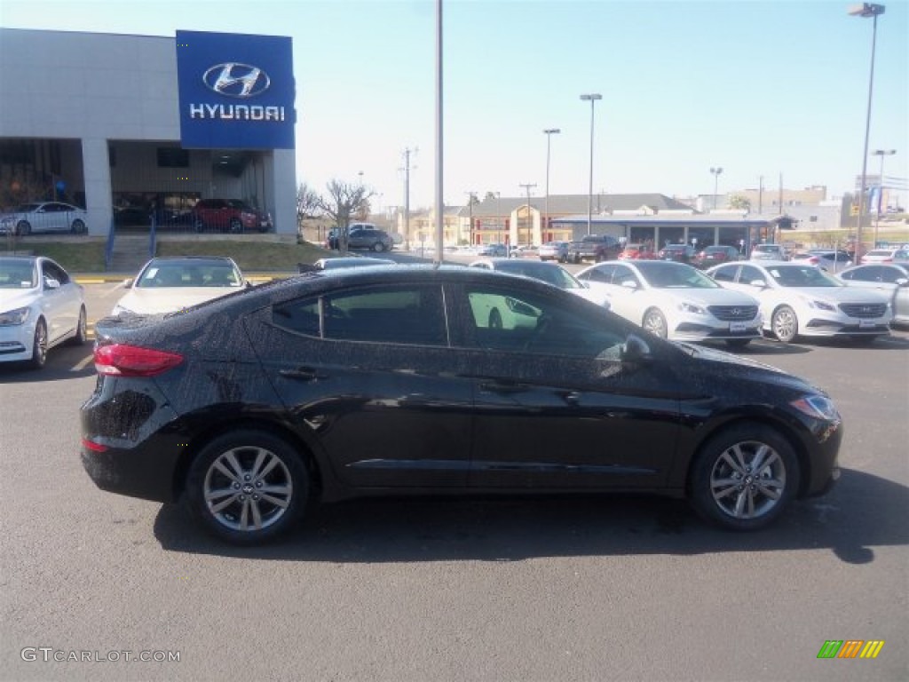 2017 Elantra SE - Black / Gray photo #12