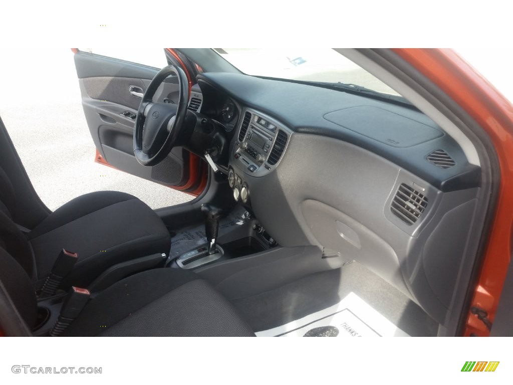2006 Rio Rio5 SX Hatchback - Sunset Orange / Gray photo #20