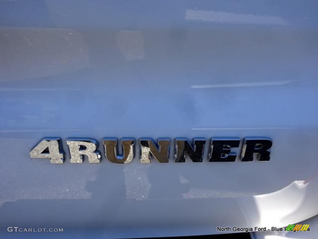 2004 4Runner SR5 4x4 - Natural White / Dark Charcoal photo #36