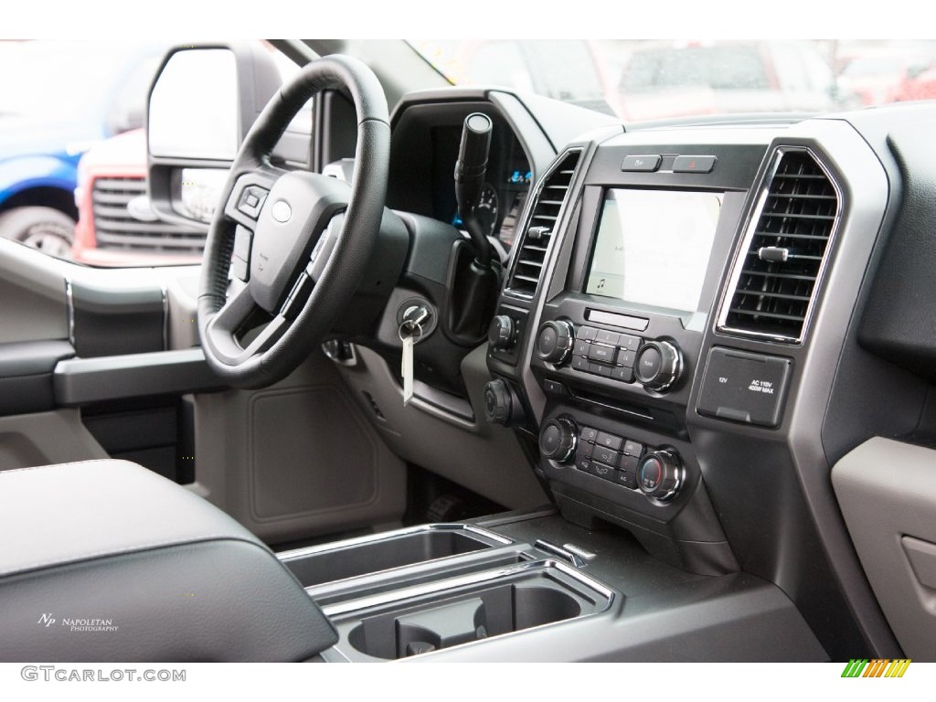 2016 F150 XLT SuperCrew 4x4 - Blue Jeans / Medium Earth Gray photo #12