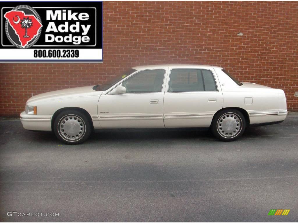 1999 DeVille Sedan - White Diamond / Neutral Shale photo #1