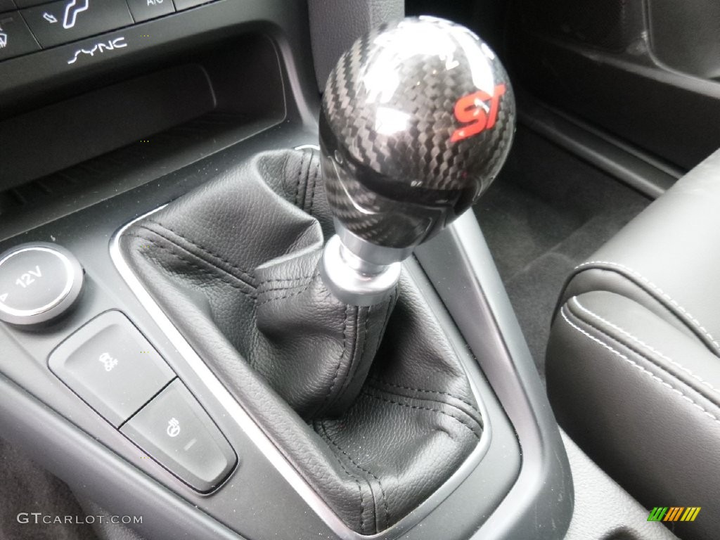 2016 Ford Focus ST Transmission Photos