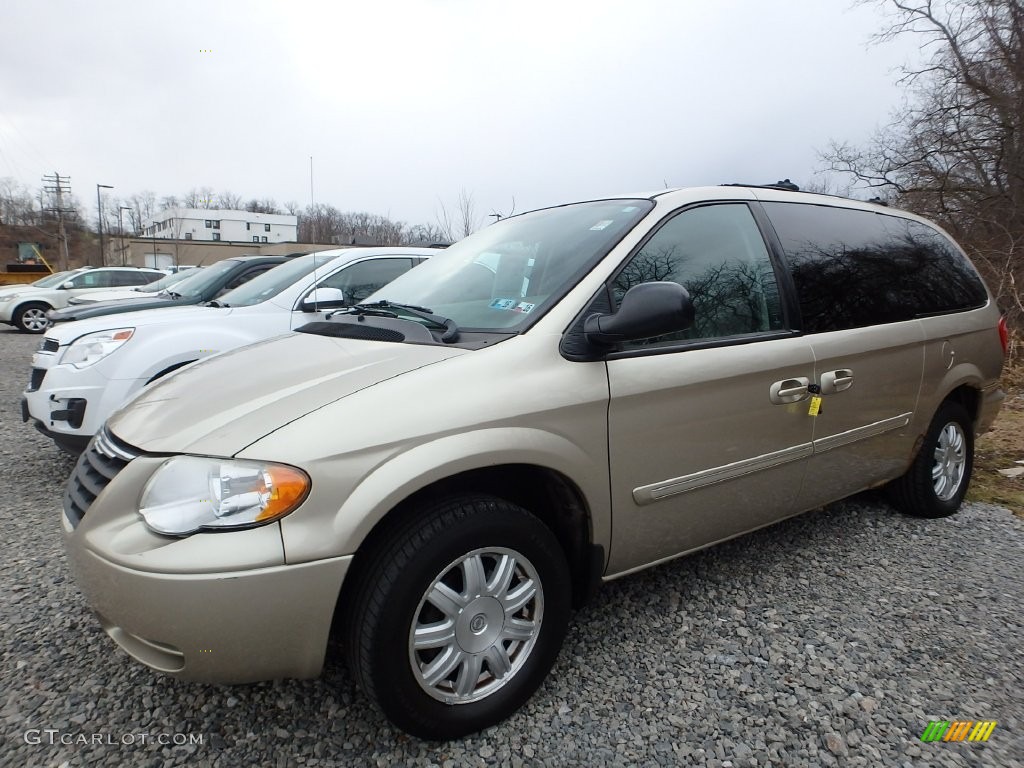 05 town and country van