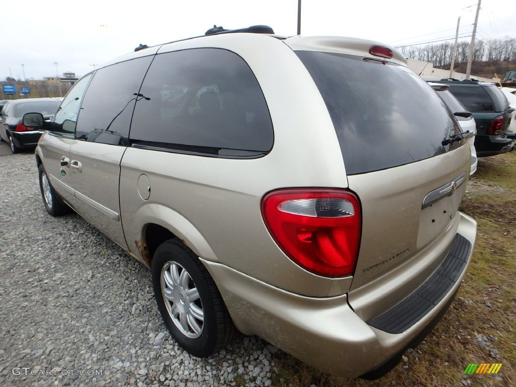 2005 Town & Country Touring - Linen Gold Metallic / Dark Khaki/Light Graystone photo #2