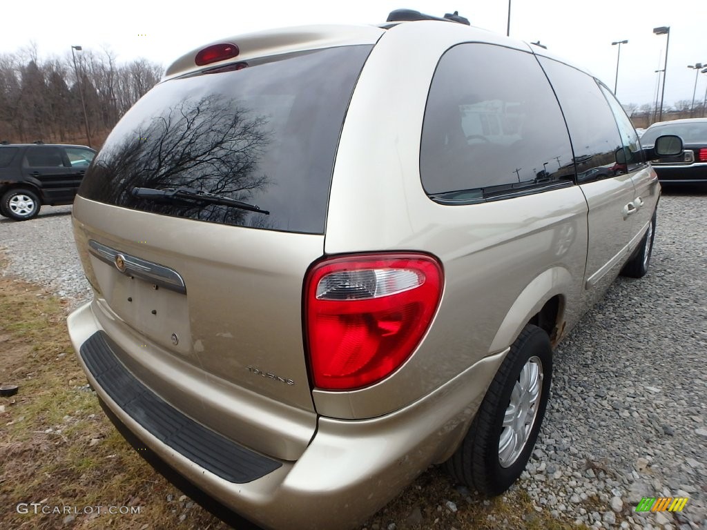 2005 Town & Country Touring - Linen Gold Metallic / Dark Khaki/Light Graystone photo #4