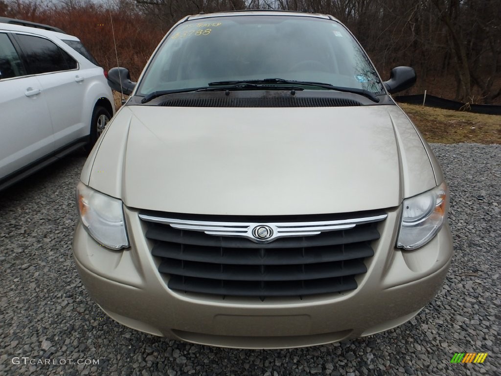 2005 Town & Country Touring - Linen Gold Metallic / Dark Khaki/Light Graystone photo #6