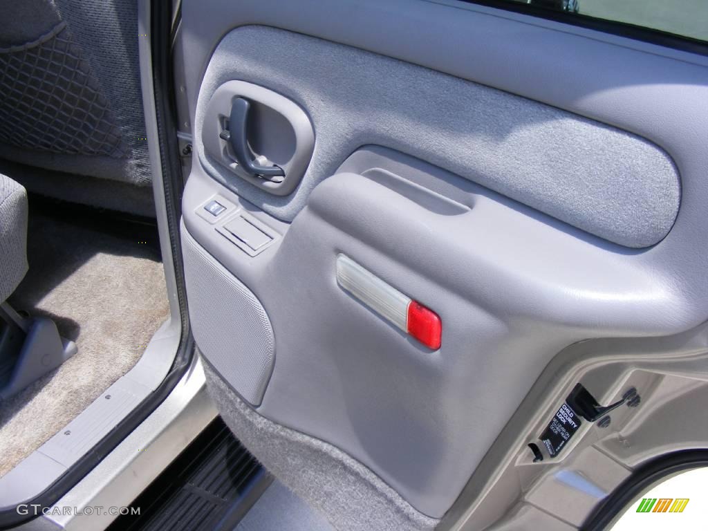 1999 Tahoe LS - Light Pewter Metallic / Gray photo #15