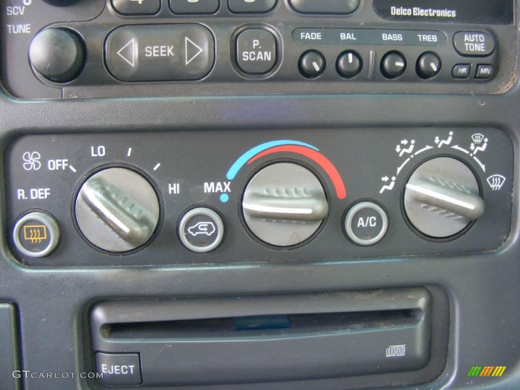 1999 Tahoe LS - Light Pewter Metallic / Gray photo #25