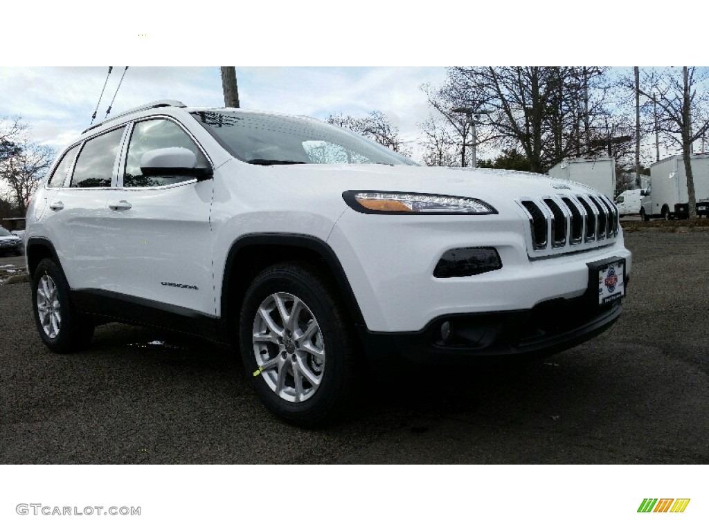 2016 Cherokee Latitude 4x4 - Bright White / Black photo #1