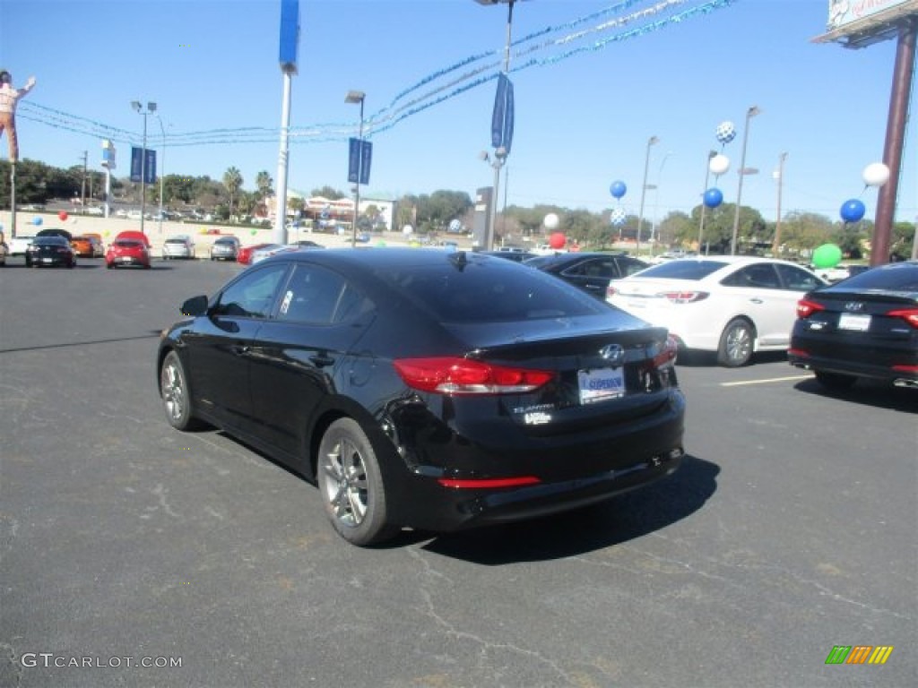 2017 Elantra SE - Black / Gray photo #7