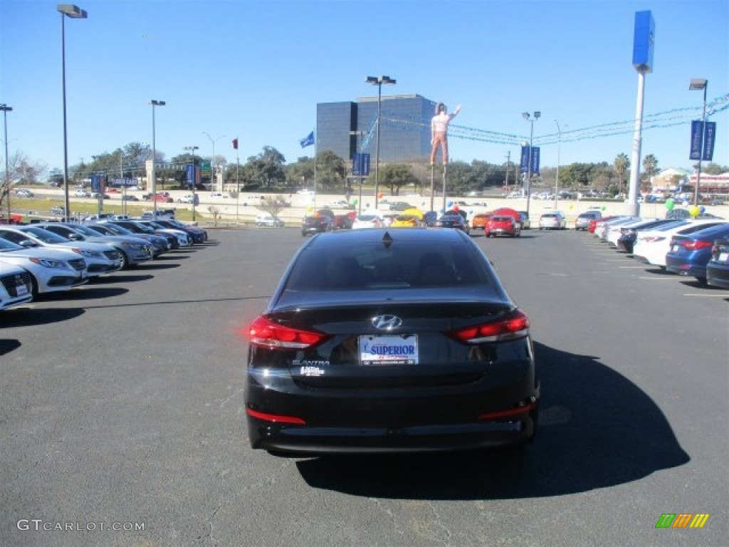 2017 Elantra SE - Black / Gray photo #8