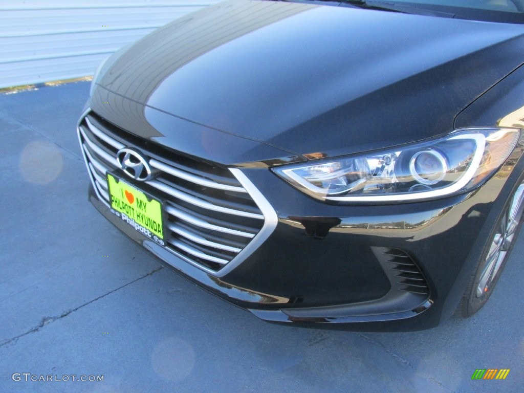 2017 Elantra SE - Black / Beige photo #10