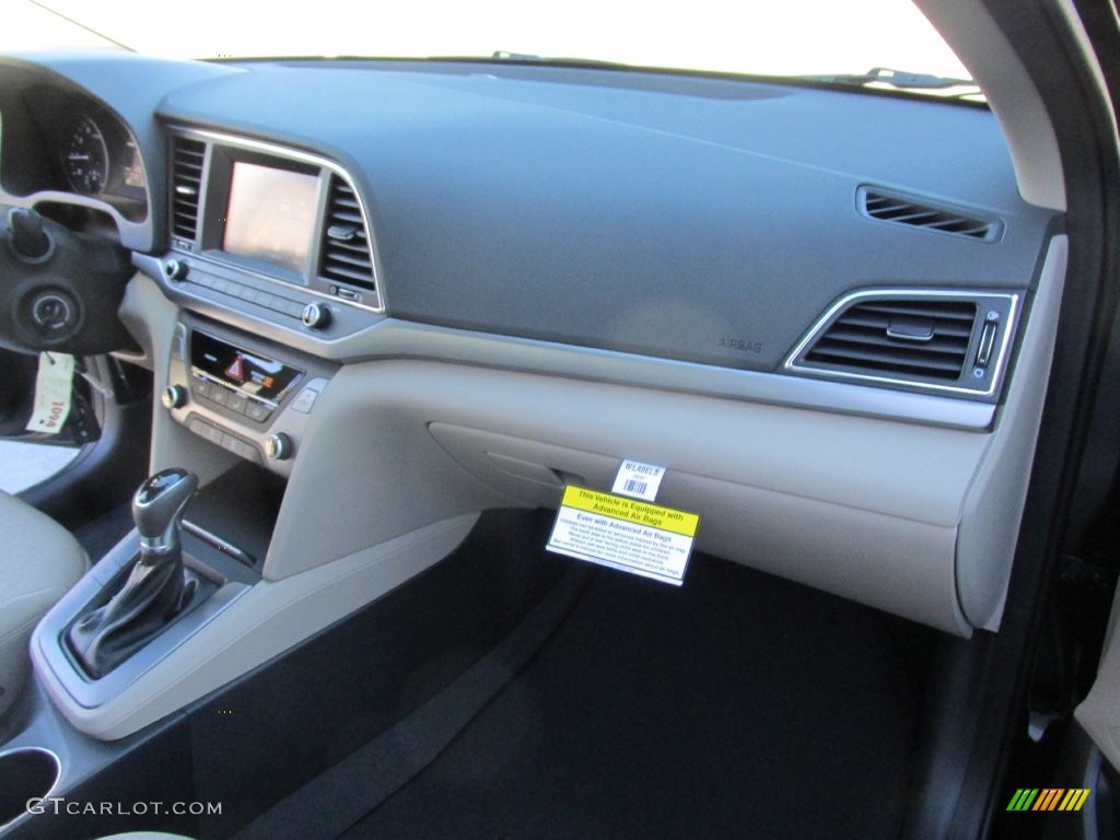 2017 Elantra SE - Black / Beige photo #16