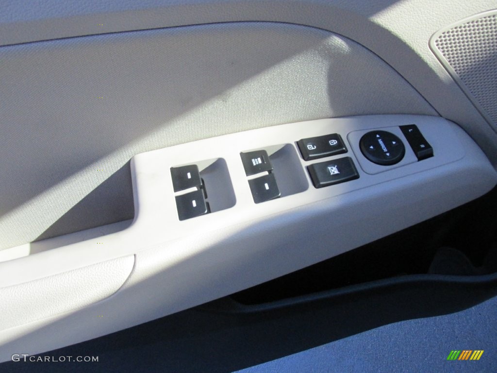 2017 Hyundai Elantra SE Controls Photo #110694581