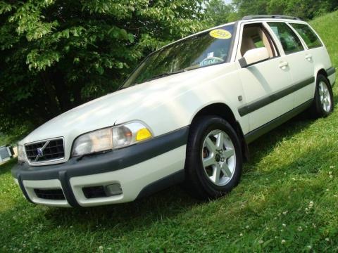 1999 Volvo V70 XC AWD Data, Info and Specs