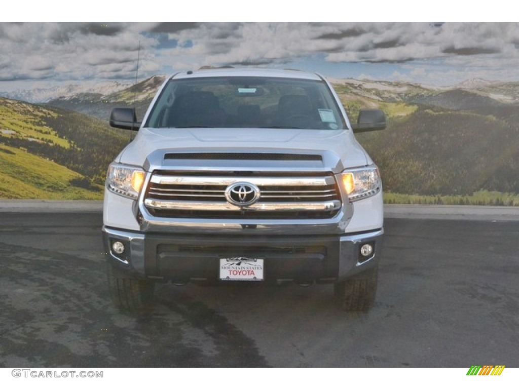 2016 Tundra SR5 CrewMax 4x4 - Super White / Black photo #2